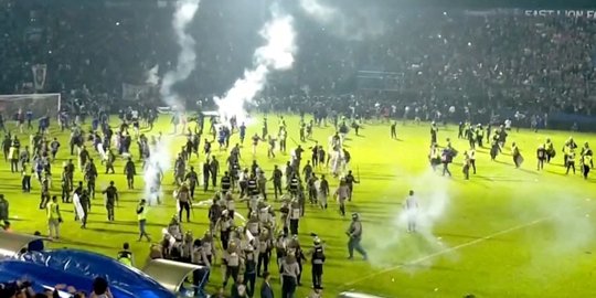 Ganjar soal Tragedi Stadion Kanjuruhan: Suporter Harus Bisa Menahan Diri