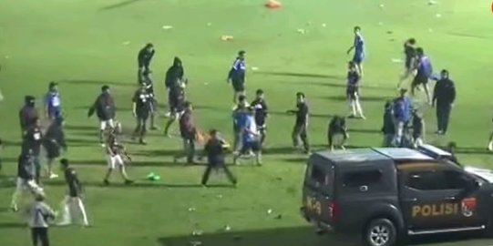 Imbas Tragedi Kanjuruhan, Jokowi Minta Kompetisi Dihentikan hingga Sanksi untuk Arema