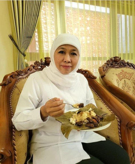 khofifah indar parawansa sarapan nasi gegok khas trenggalek