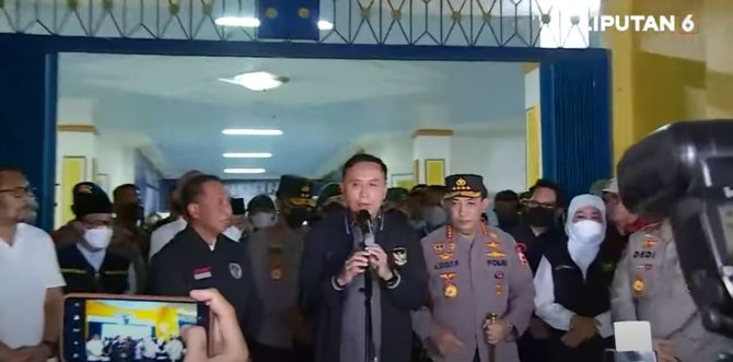 ucapan ketum pssi saat konpers soal tragedi di kanjuruhan ramai dikritik bilang begini