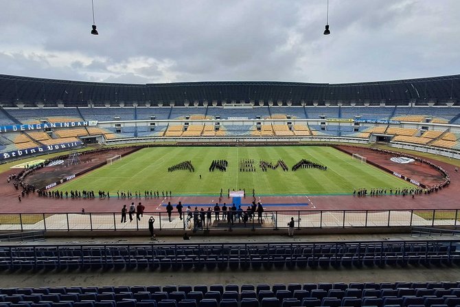 aksi solidaritas bobotoh untuk tragedi kanjuruhan