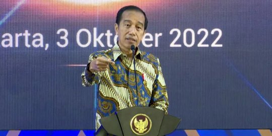 Jokowi Ingatkan Pengusaha Jangan Bangun Pabrik Tapi Lingkungan Sekitar Masih Miskin