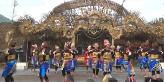 4 Keseruan Festival Lima Gunung Magelang, Para Bidan Bawakan Tarian Unik Penuh Makna