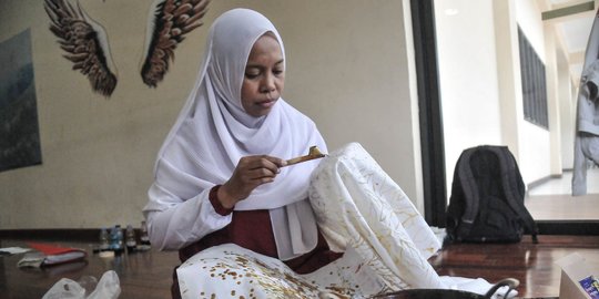 Melestarikan Batik Tulis di Utara Jakarta