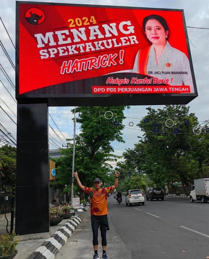 ganjar di bawah baliho puan maharani