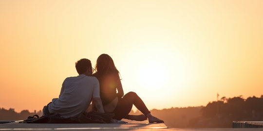 60 Quotes Bahasa Jawa Tentang Cinta Beserta Artinya, Romantis & Ajarkan Kebijaksanaan