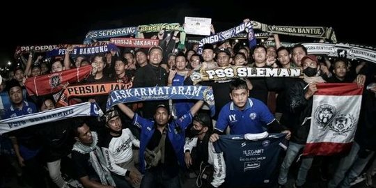 Gelar Doa untuk Korban Kanjuruhan, Ribuan Suporter se-Jawa Sepakat Damai