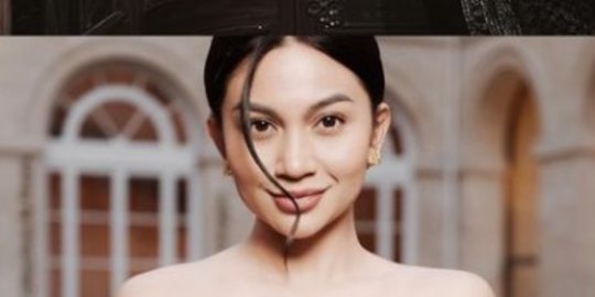 Gaun Ariel Tatum di Gala Dinner Paris Fashion Week Jadi Sorotan, Punya Makna Mendalam