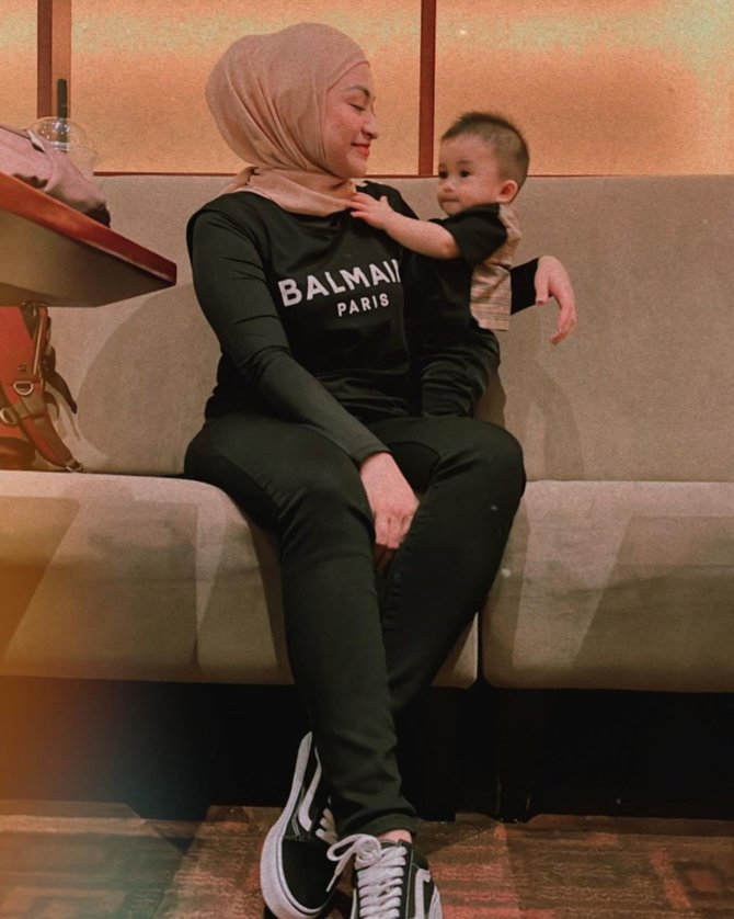 potret terbaru baby adzam anak nathalie holscher
