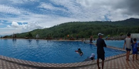 Berketinggian 1.176 MDPL, Kolam Renang di Sumedang Ini Suguhkan View Indah Pegunungan