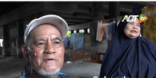 Tak Bisa Bayar Kontrakan, Satu Keluarga Rela Hidup di Bawah Jembatan Tol