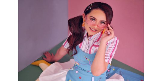 Fitting Baju Pernikahan khas Jawa, Happy Asmara Bilang “Bismillah Lancar”