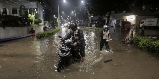 Hujan Deras Guyur Jakarta, 7 Ruas Jalan Dan 5 RT Tergenang Banjir