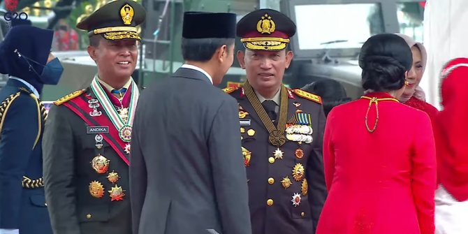 Penjelasan Istana Soal Momen Presiden Jokowi Tak Salami Kapolri Sigit ...