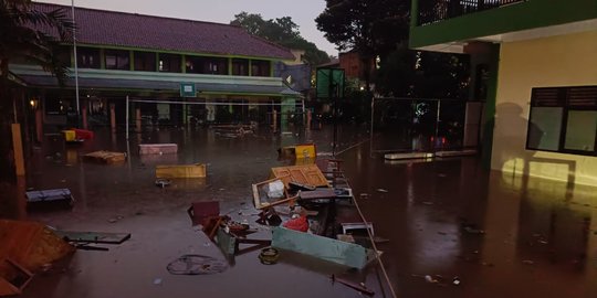 Kemenag Beri Santunan untuk Korban Musibah di MTsN 19