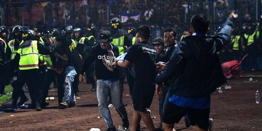 Merekonstruksi Pergerakan Aremania Hingga Berakhir di 'Pintu Maut' Stadion Kanjuruhan