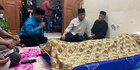 Raut Muka Sedih Wagub Riza di Samping Jenazah Siswa MTsN 19 Korban Tembok Roboh