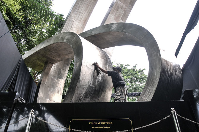 monumen tritura 66 dipindahkan ke taman menteng