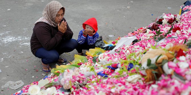 Tragedi Kanjuruhan: Setiap Subuh Ibu Minta ke Kuburan, Petang Menangis