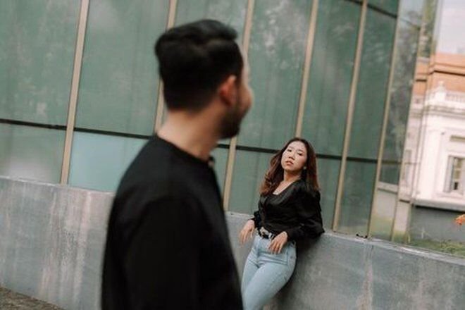 bertema hitam putih intip potret prewedding kiky saputri dan kekasih