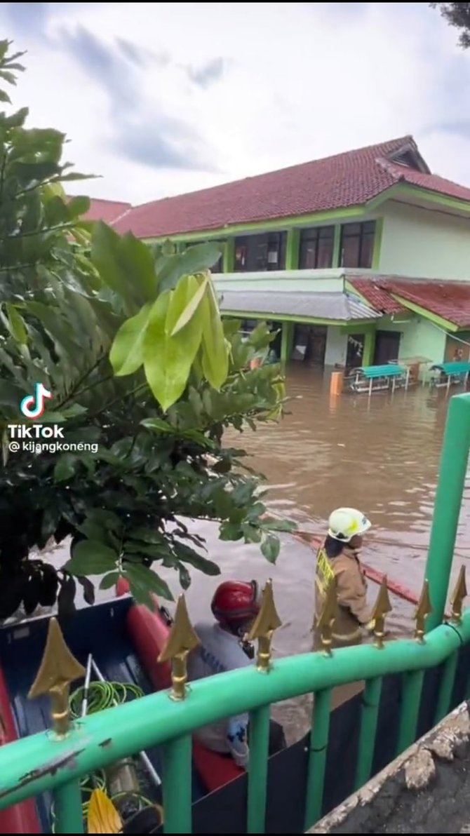 menelan korban jiwa ini fakta bencana banjir yang menggenangi mts n 19 jakarta