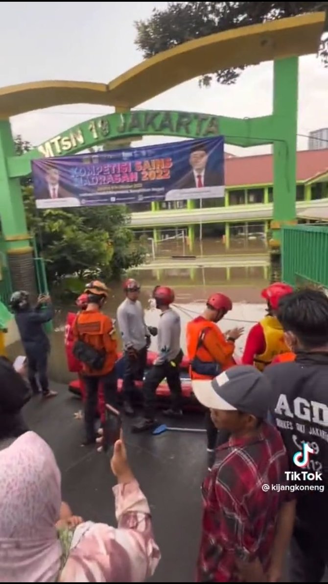 menelan korban jiwa ini fakta bencana banjir yang menggenangi mts n 19 jakarta