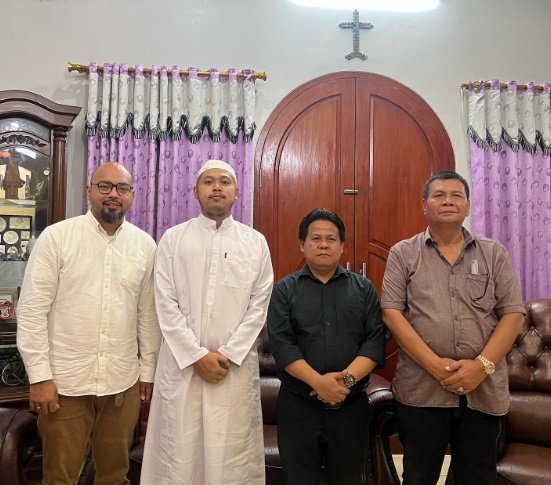 perjalanan spiritual tretan muslim