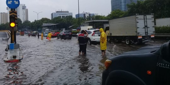 Update Siang Ini, 5 RT Di Jakarta Masih Terendam Banjir | Merdeka.com