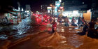 Banjir Landa Tiga Ruas Jalan di Depok, Kemacetan hingga Gerbang Tol Sawangan