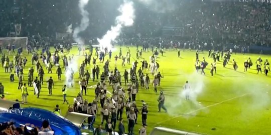 Polisi Usut Tembakan Gas Air Mata di Luar Stadion Kanjuruhan:Ada Perusakan Pembakaran