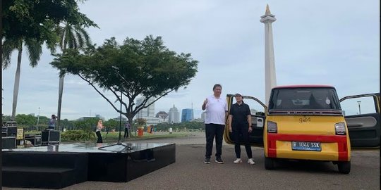 Saat Airlangga Beri Hadiah Puan Mobil Listrik Usai Olahraga Bareng di Monas