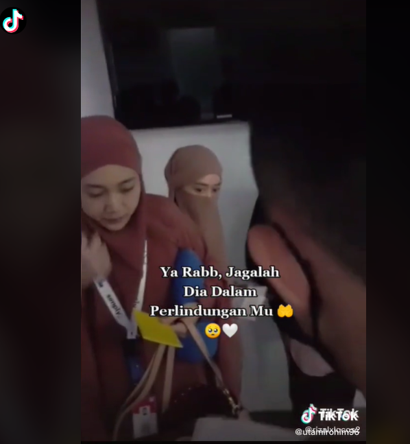 lesty kejora diduga sudah berangkat umrah pakai cadar sambil gandeng ayahnya