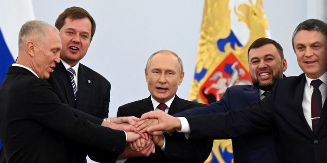 Putin Dapat Kado Mencengangkan Saat Berulang Tahun ke-70