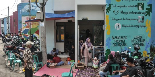 Ceria Warga Mulai Menghuni Kampung Gembira Gembrong