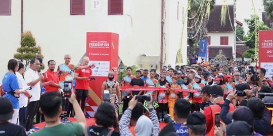 Lari Bareng Danny Pomanto, Ganjar Ajak Pelari Makassar Meriahkan Borobudur Marathon