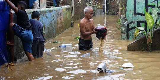Update Banjir Jakarta: 63 RT Masih Tergenang Akibat Luapan Kali Ciliwung