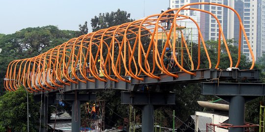 Progres Skywalk Kebayoran Lama yang Terintegrasi Halte Transjakarta-Stasiun KRL