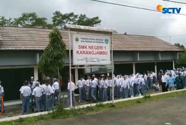 siswa smk di purbalingga belajar di kios pasar