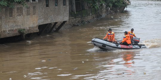 Terseret Banjir Lintasan Bersama Motornya, Mahasiswi IPB Hilang