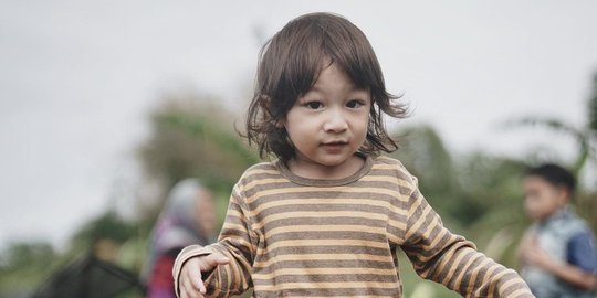 Cute! 6 Potret Mars Anak Ringgo Agus Rahman, Wajahnya Mirip Banget dengan Sang Ayah