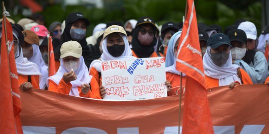 Aksi Ribuan Buruh Demo Tolak Kenaikan Harga BBM