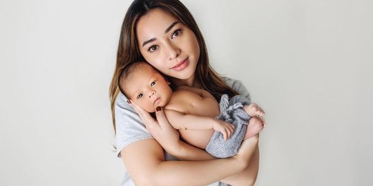 Beri Baby Izz Paha Ayam di Usia 6 Bulan, Nikita Willy Beberkan Metode MPASInya