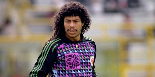 Piala Dunia: Rene Higuita, Kiper Nyentrik Terkenal dengan 