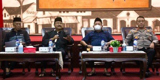 Revitalisasi Pasar Besar, Gus Ipul Musyawarah Bersama Pedagang untuk Penataan