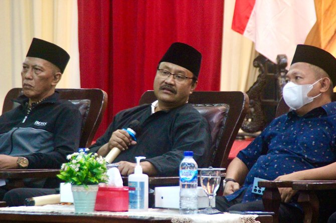 gus ipul musyawarah bersama pedagang untuk revitalisasi pasar besar pasuruan