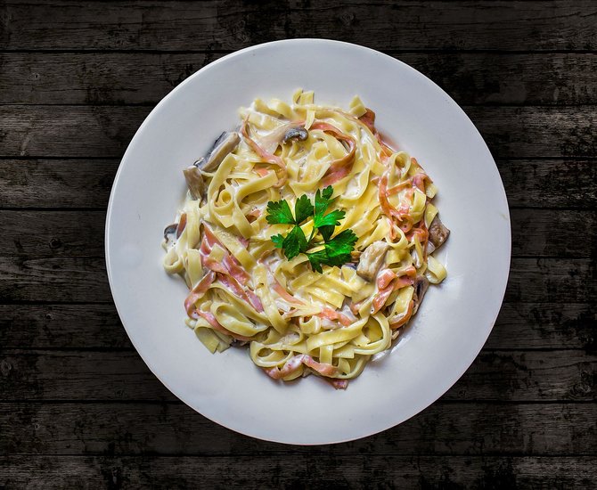 ilustrasi fettuccine carbonara