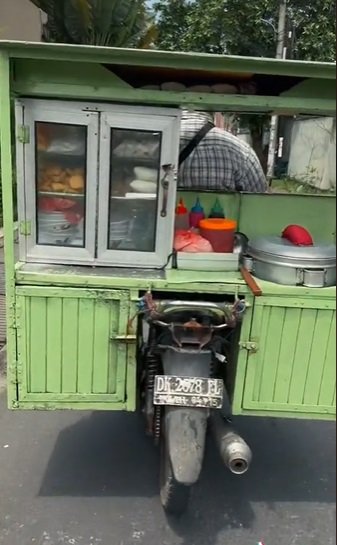 Ngakak Bule Di Bali Takjub Lihat Tukang Bakso Keliling Beri Sebutan