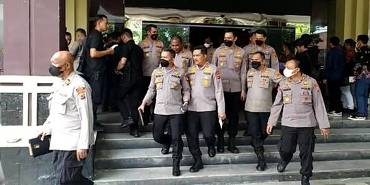 Dipanggil Jokowi ke Istana, Rombongan Jenderal & Kapolres Bergerak dari PTIK Naik Bus