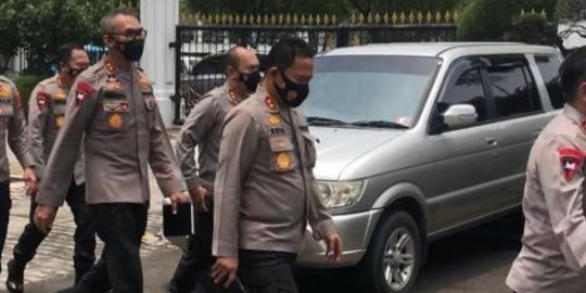 Rombongan Kapolda Tiba Istana, Tanpa Ajudan dan Tongkat Komando