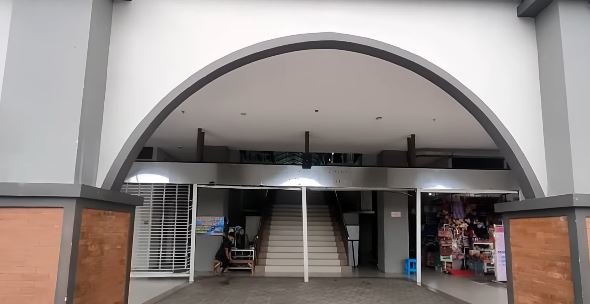melihat pasar tradisional bergaya eropa